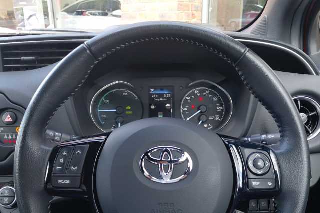 Toyota Yaris 1.5 Hybrid Excel 5dr CVT 