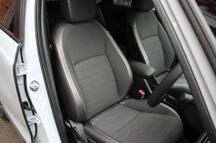 Honda Jazz e:HEV 1.5 i-MMD Hybrid Crosstar Advance Two Tone 5dr eCVT 