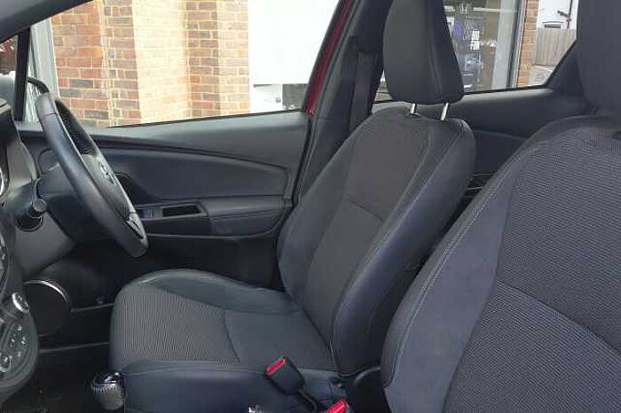 Toyota Yaris 1.5 Hybrid Excel 5dr CVT 