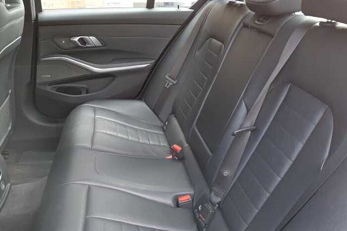 BMW 320 Saloon 320d xDrive M Sport 4dr Step Auto 